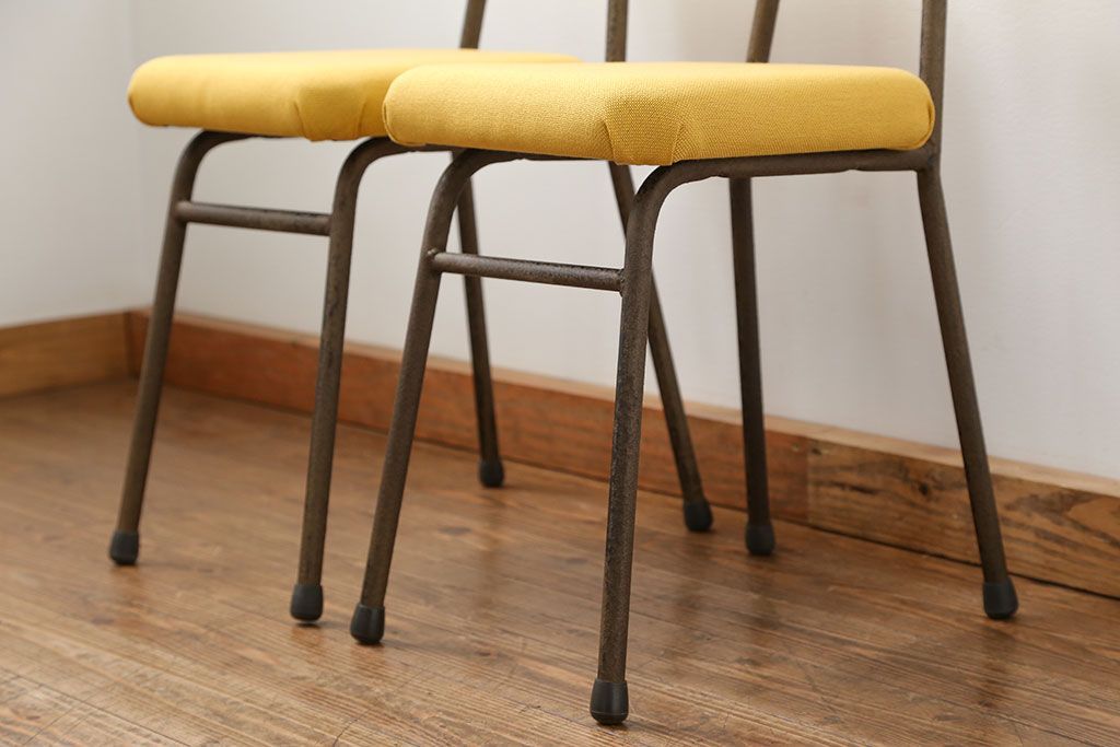 レトロ家具　昭和レトロ ファブリック座面の鉄脚チェア2脚セット(1)(イス、椅子)
