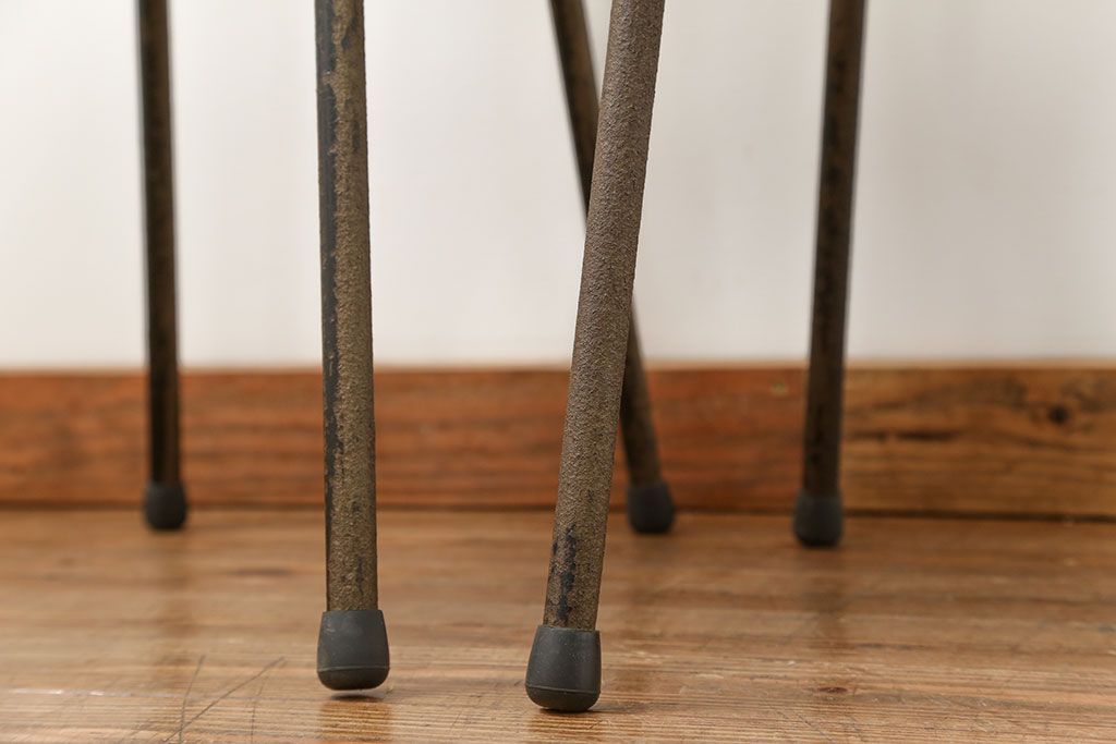 レトロ家具　昭和レトロ ファブリック座面の鉄脚チェア2脚セット(1)(イス、椅子)