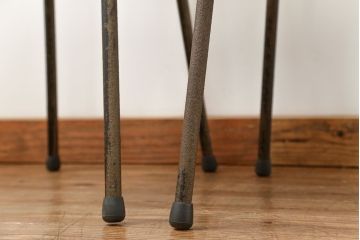 レトロ家具　昭和レトロ ファブリック座面の鉄脚チェア2脚セット(1)(イス、椅子)