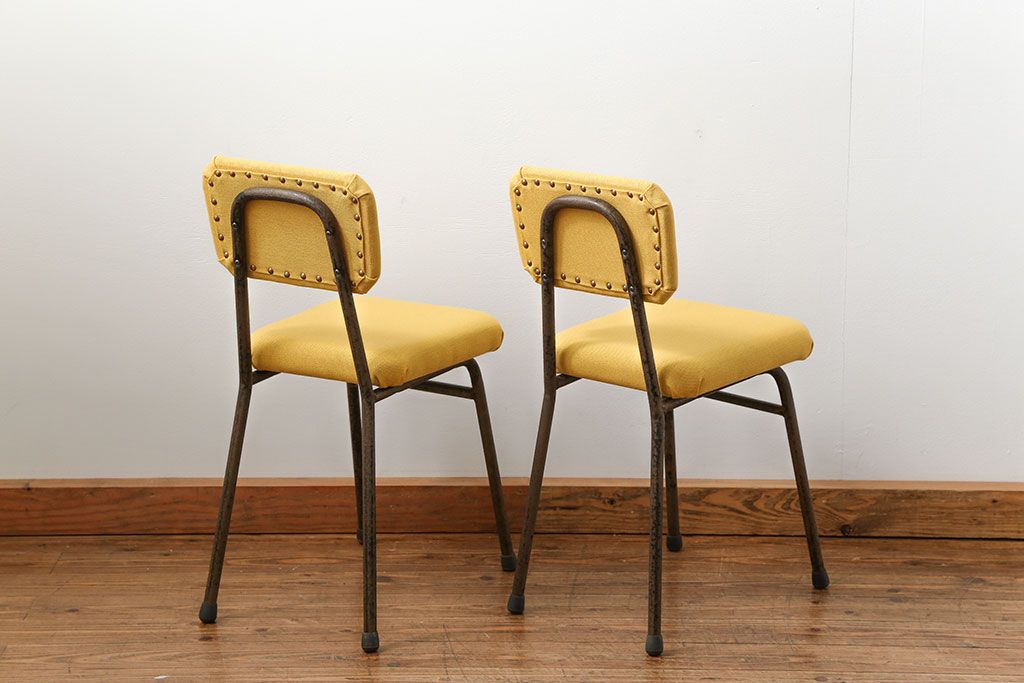 レトロ家具　昭和レトロ ファブリック座面の鉄脚チェア2脚セット(1)(イス、椅子)