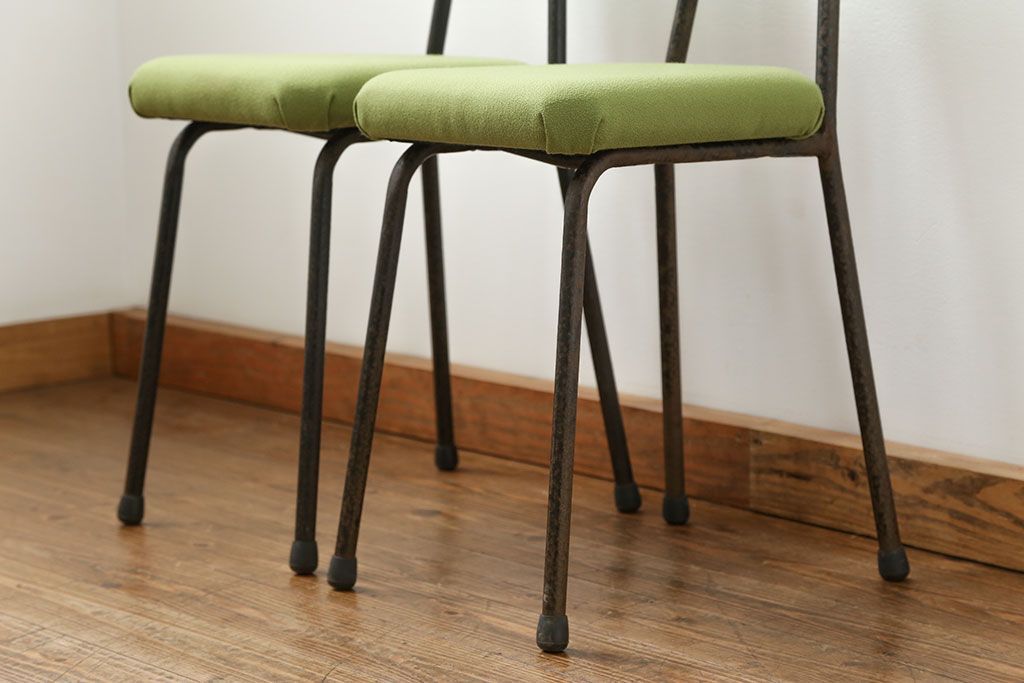 レトロ家具　昭和レトロ ファブリック座面の鉄脚チェア2脚セット(2)(イス、椅子)