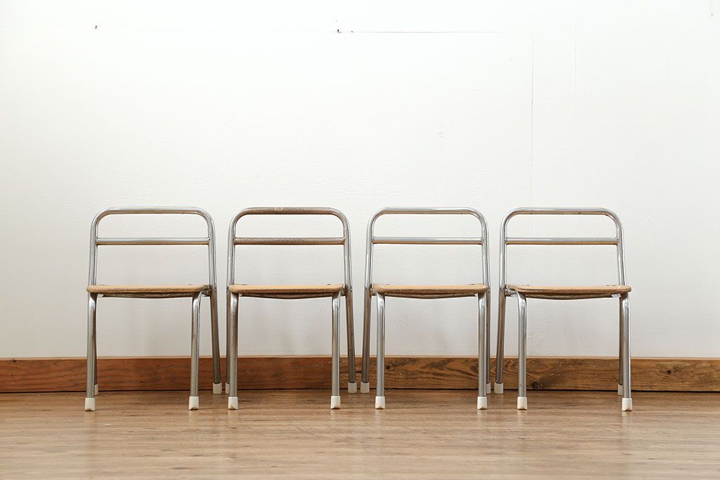 レトロ家具　昭和レトロ 古い幼稚園の小さな椅子4脚セット(1)(イス、チェア)