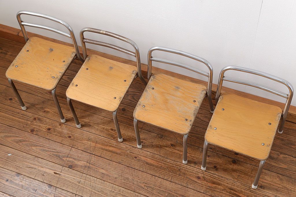 レトロ家具　昭和レトロ 古い幼稚園の小さな椅子4脚セット(1)(イス、チェア)
