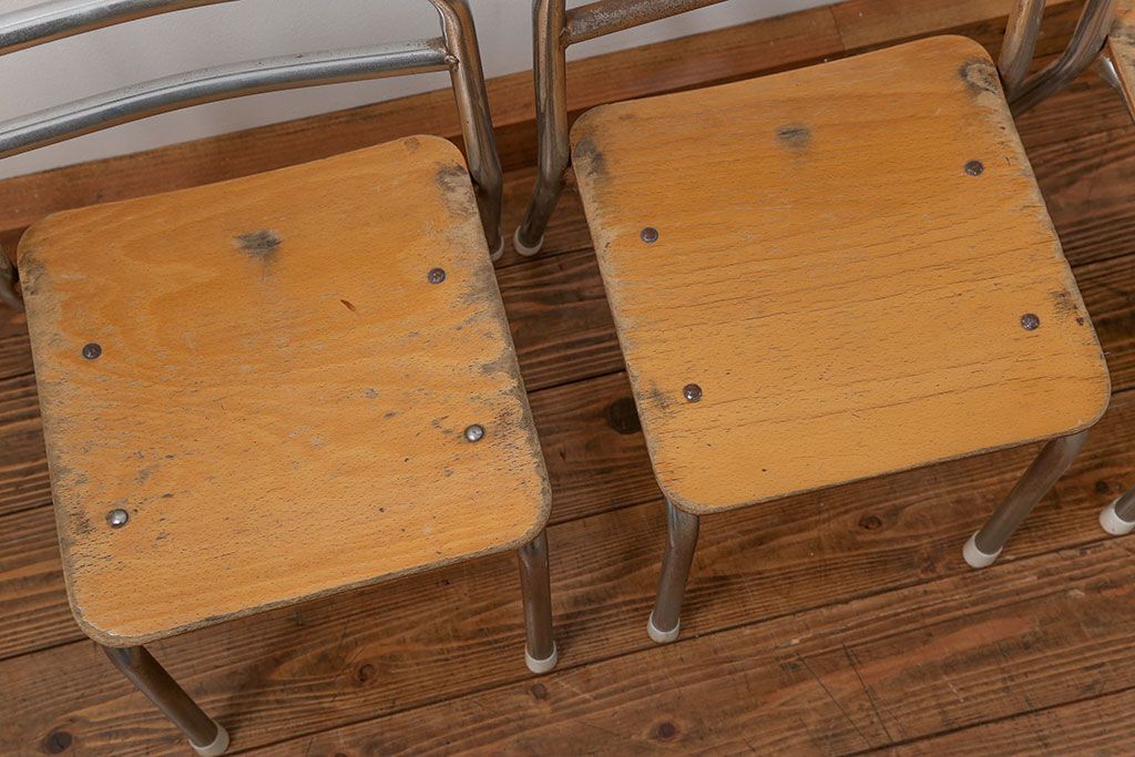 レトロ家具　昭和レトロ 古い幼稚園の小さな椅子4脚セット(1)(イス、チェア)