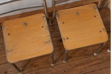 レトロ家具　昭和レトロ 古い幼稚園の小さな椅子4脚セット(1)(イス、チェア)