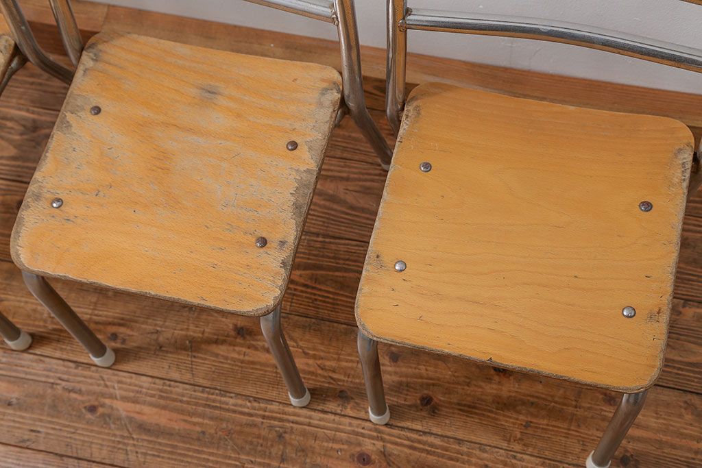 レトロ家具　昭和レトロ 古い幼稚園の小さな椅子4脚セット(1)(イス、チェア)