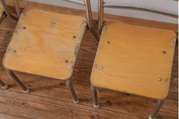 レトロ家具　昭和レトロ 古い幼稚園の小さな椅子4脚セット(1)(イス、チェア)