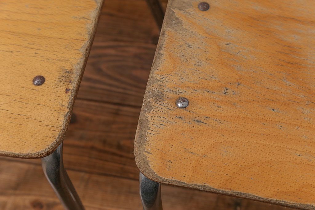 レトロ家具　昭和レトロ 古い幼稚園の小さな椅子4脚セット(1)(イス、チェア)