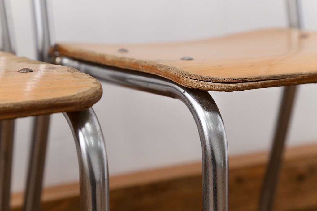 レトロ家具　昭和レトロ 古い幼稚園の小さな椅子4脚セット(1)(イス、チェア)