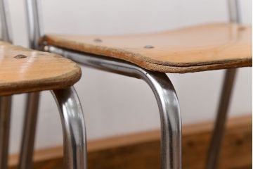 レトロ家具　昭和レトロ 古い幼稚園の小さな椅子4脚セット(1)(イス、チェア)