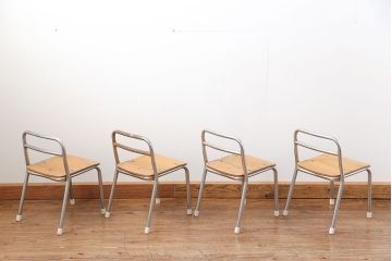 レトロ家具　昭和レトロ 古い幼稚園の小さな椅子4脚セット(1)(イス、チェア)