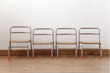 レトロ家具　昭和レトロ 古い幼稚園の小さな椅子4脚セット(2)(イス、チェア)
