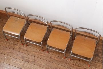 レトロ家具　昭和レトロ 古い幼稚園の小さな椅子4脚セット(2)(イス、チェア)