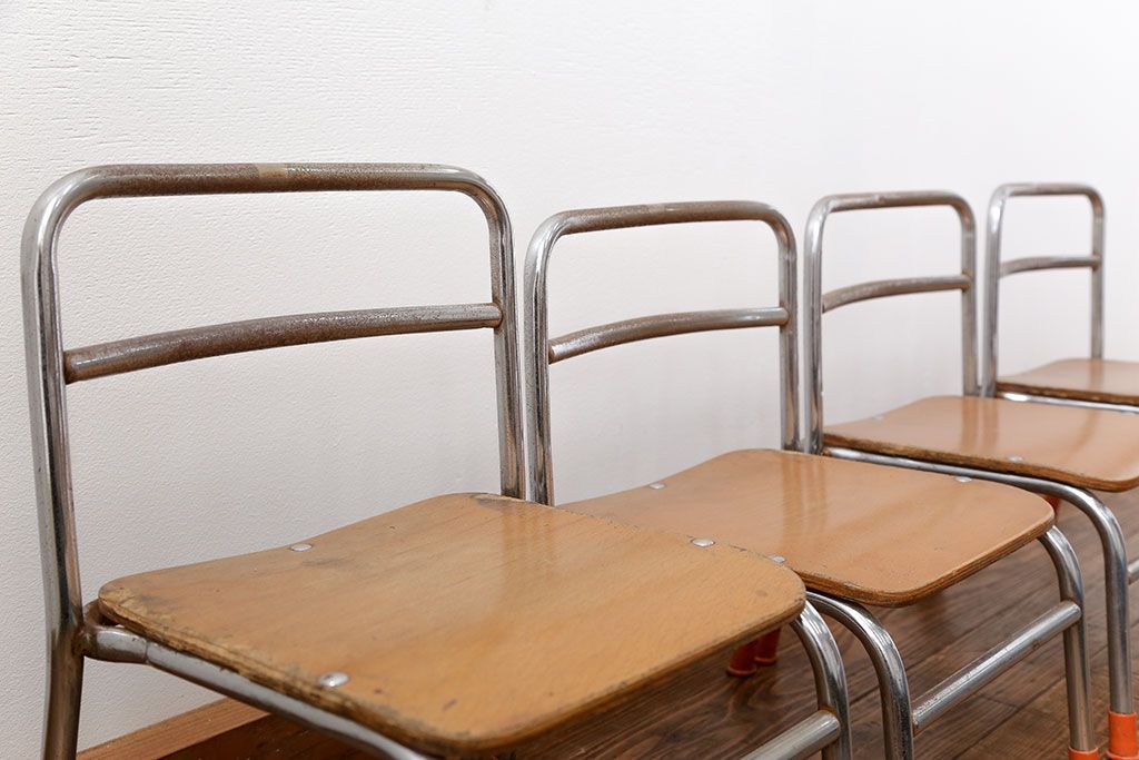 レトロ家具　昭和レトロ 古い幼稚園の小さな椅子4脚セット(2)(イス、チェア)