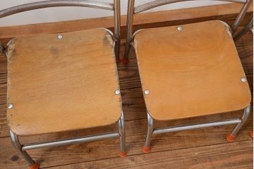 レトロ家具　昭和レトロ 古い幼稚園の小さな椅子4脚セット(2)(イス、チェア)
