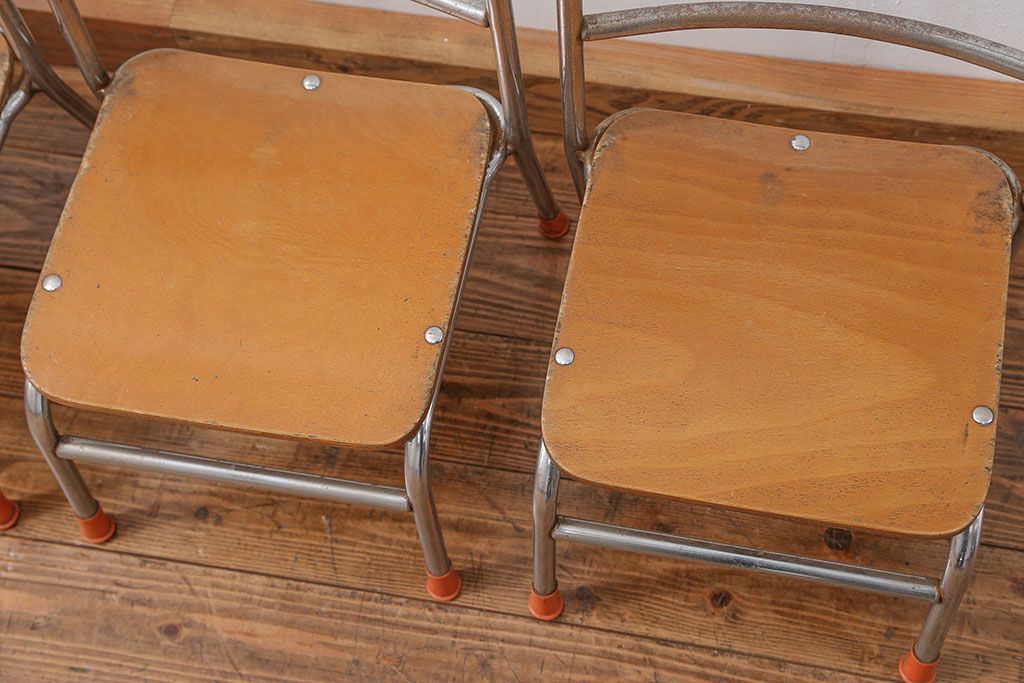 レトロ家具　昭和レトロ 古い幼稚園の小さな椅子4脚セット(2)(イス、チェア)