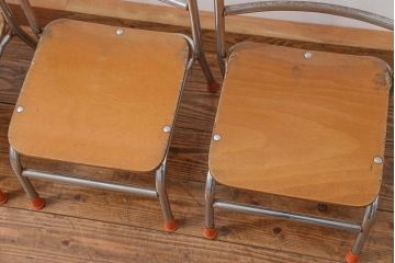 レトロ家具　昭和レトロ 古い幼稚園の小さな椅子4脚セット(2)(イス、チェア)