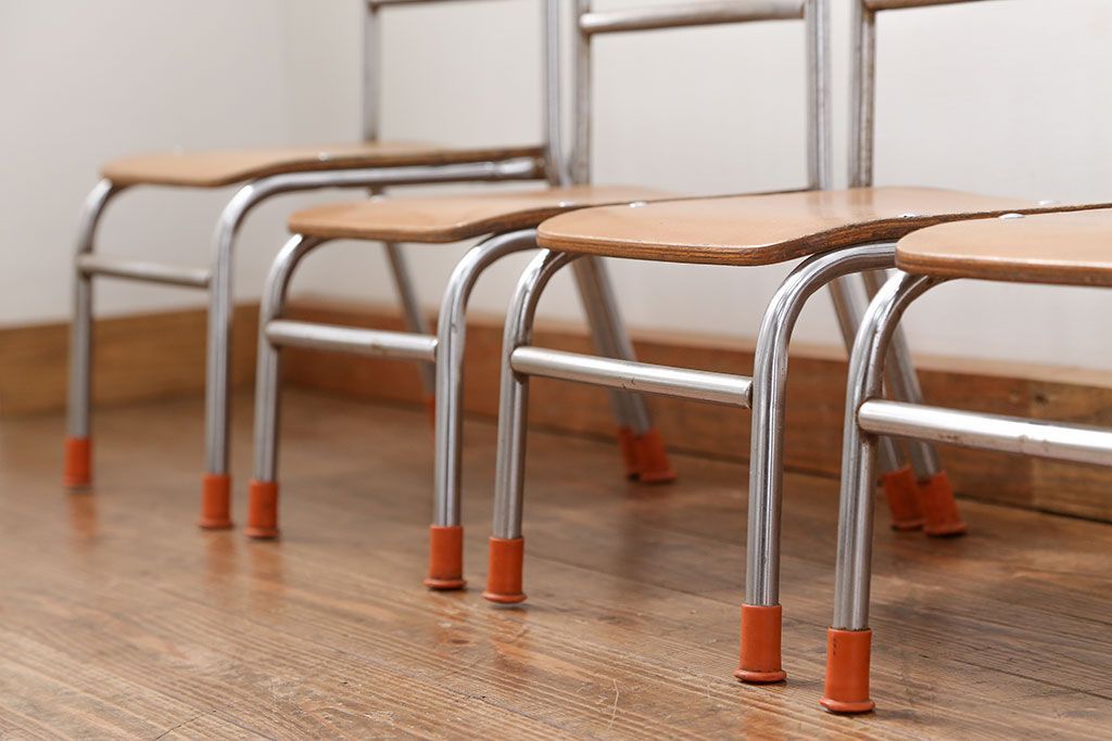 レトロ家具　昭和レトロ 古い幼稚園の小さな椅子4脚セット(2)(イス、チェア)