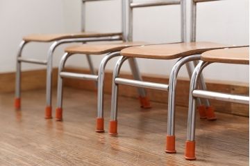 レトロ家具　昭和レトロ 古い幼稚園の小さな椅子4脚セット(2)(イス、チェア)