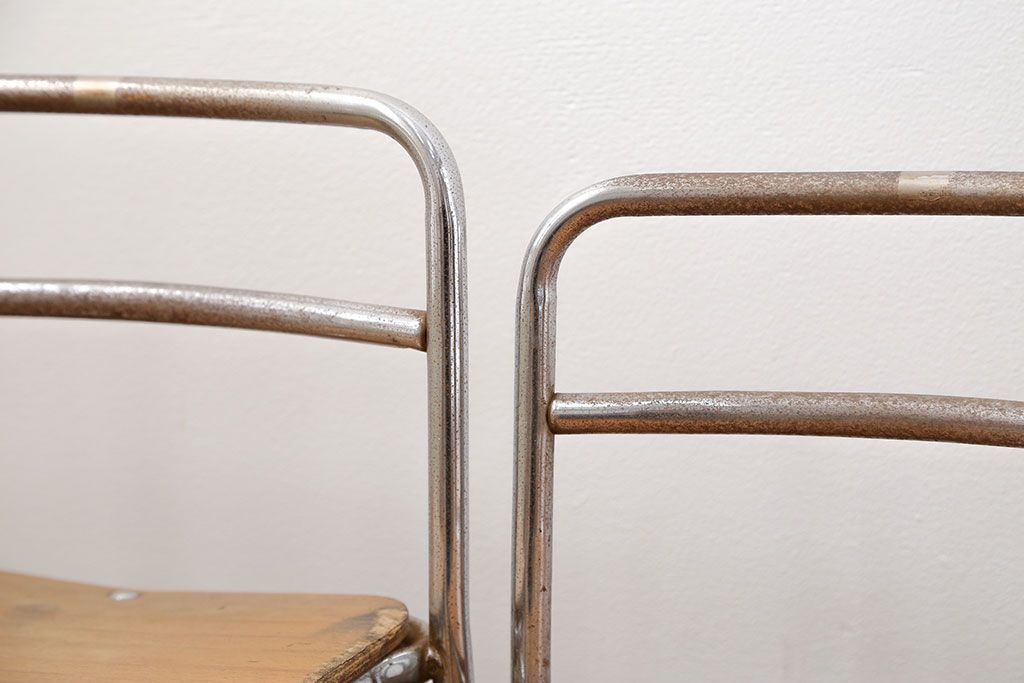 レトロ家具　昭和レトロ 古い幼稚園の小さな椅子4脚セット(2)(イス、チェア)