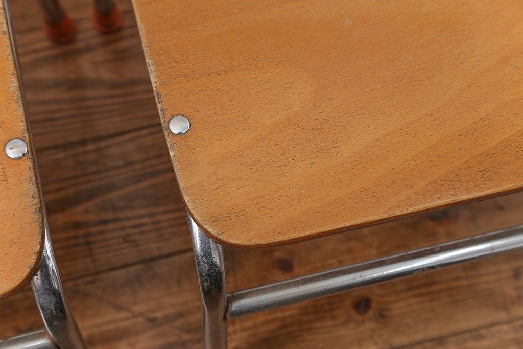 レトロ家具　昭和レトロ 古い幼稚園の小さな椅子4脚セット(2)(イス、チェア)