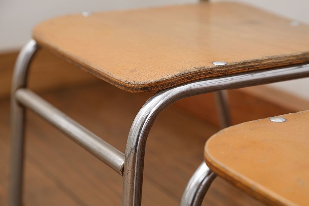 レトロ家具　昭和レトロ 古い幼稚園の小さな椅子4脚セット(2)(イス、チェア)