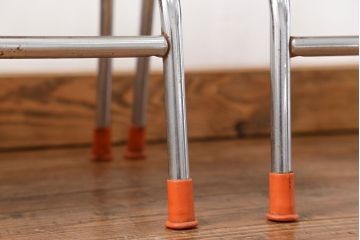 レトロ家具　昭和レトロ 古い幼稚園の小さな椅子4脚セット(2)(イス、チェア)