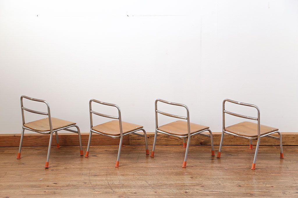 レトロ家具　昭和レトロ 古い幼稚園の小さな椅子4脚セット(2)(イス、チェア)