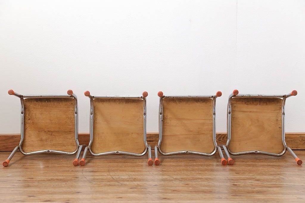 レトロ家具　昭和レトロ 古い幼稚園の小さな椅子4脚セット(2)(イス、チェア)