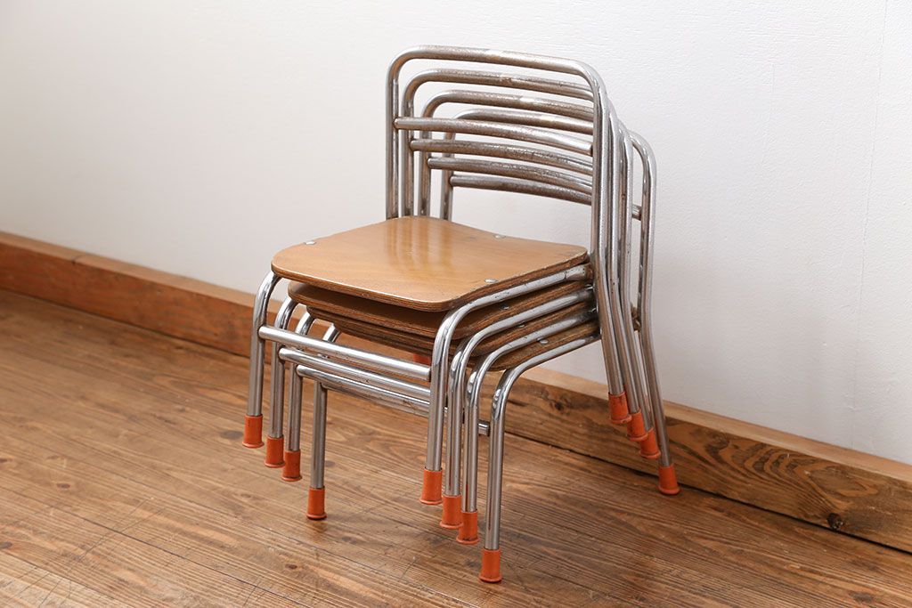 レトロ家具　昭和レトロ 古い幼稚園の小さな椅子4脚セット(2)(イス、チェア)