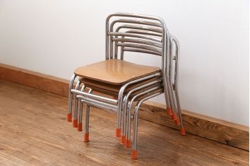 レトロ家具　昭和レトロ 古い幼稚園の小さな椅子4脚セット(2)(イス、チェア)