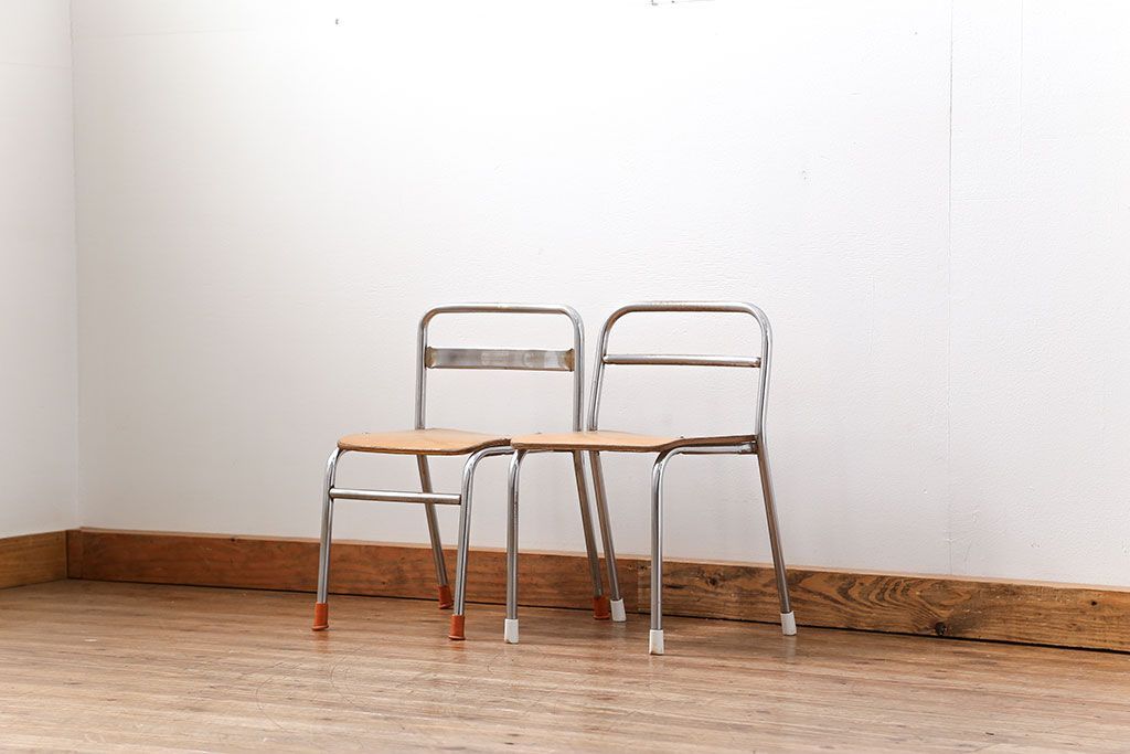 レトロ家具　昭和レトロ 古い幼稚園の小さな椅子2脚セット(イス、チェア)