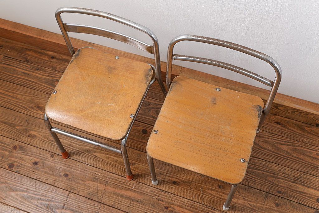 レトロ家具　昭和レトロ 古い幼稚園の小さな椅子2脚セット(イス、チェア)