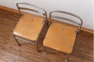 レトロ家具　昭和レトロ 古い幼稚園の小さな椅子2脚セット(イス、チェア)
