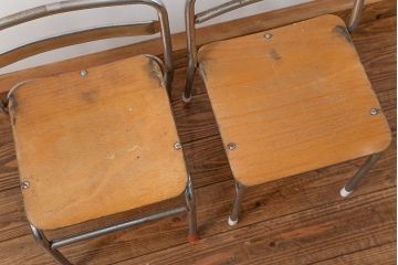レトロ家具　昭和レトロ 古い幼稚園の小さな椅子2脚セット(イス、チェア)