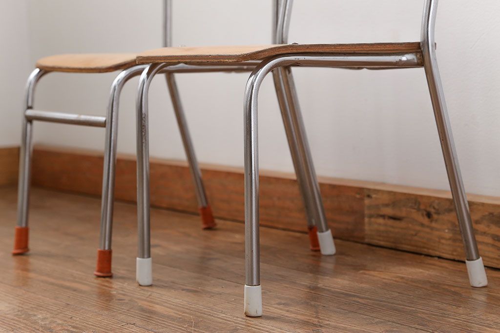 レトロ家具　昭和レトロ 古い幼稚園の小さな椅子2脚セット(イス、チェア)