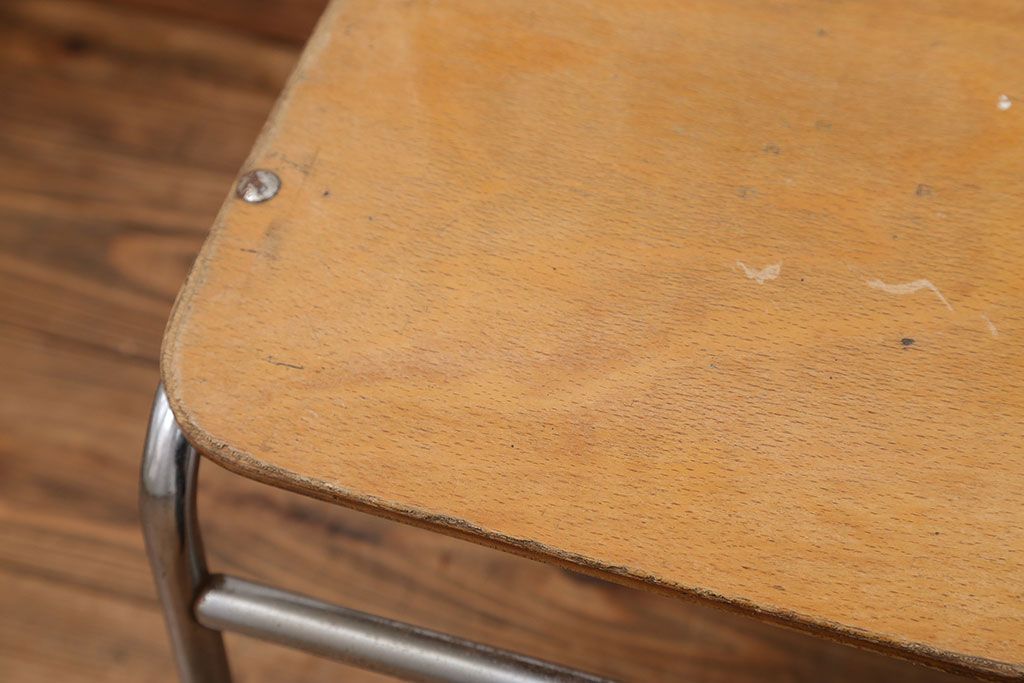 レトロ家具　昭和レトロ 古い幼稚園の小さな椅子2脚セット(イス、チェア)