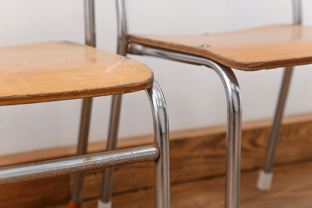 レトロ家具　昭和レトロ 古い幼稚園の小さな椅子2脚セット(イス、チェア)