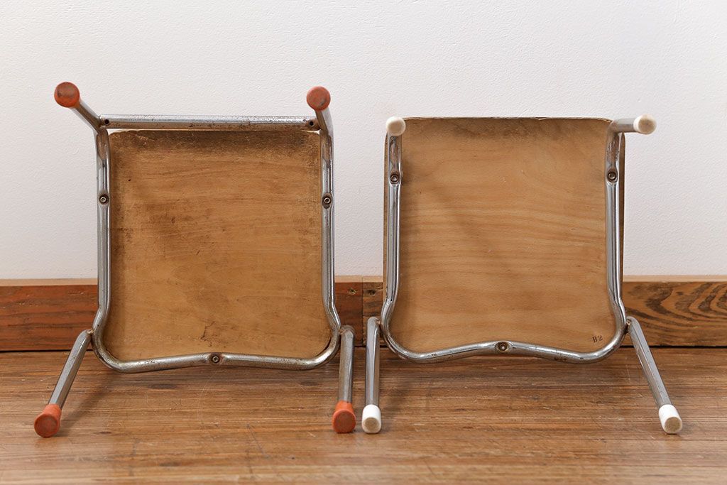 レトロ家具　昭和レトロ 古い幼稚園の小さな椅子2脚セット(イス、チェア)