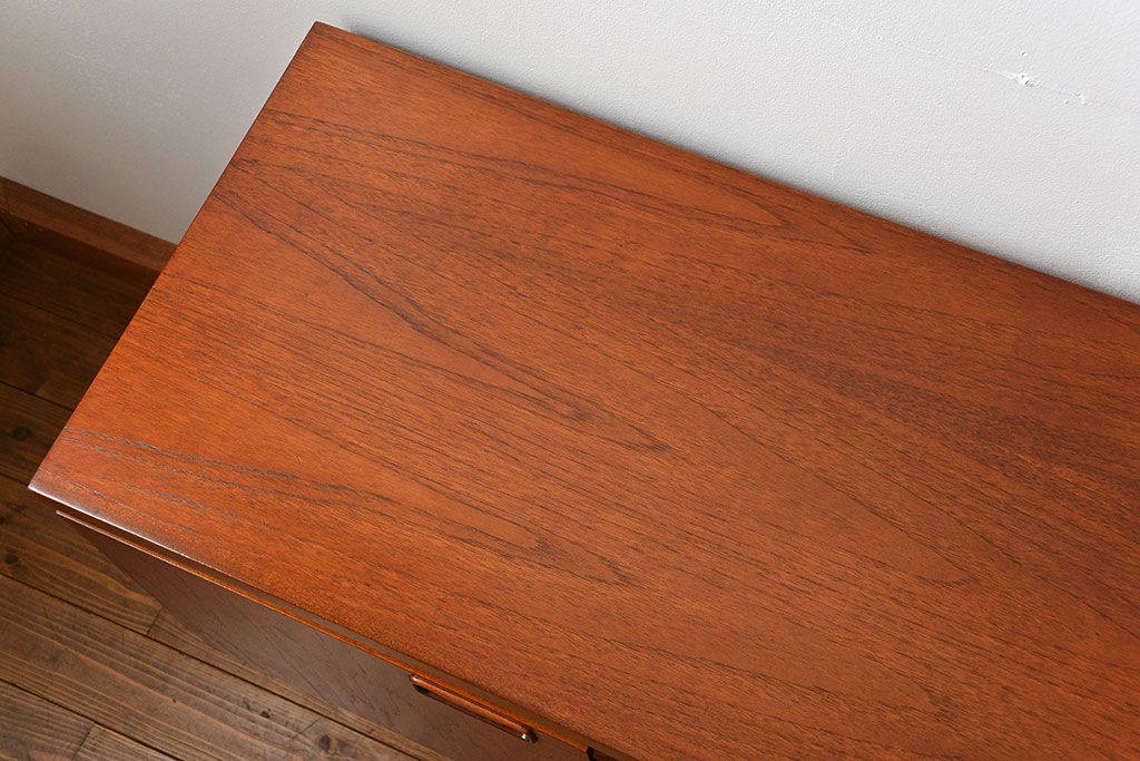 北欧家具 ビンテージ　チーク材　サイドボード(リビングボード)