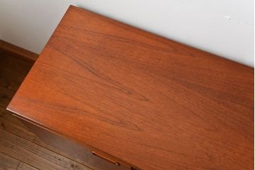 北欧家具 ビンテージ　チーク材　サイドボード(リビングボード)