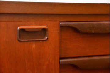 北欧家具 ビンテージ　チーク材　サイドボード(リビングボード)