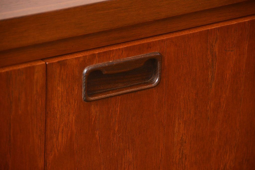 北欧家具 ビンテージ　チーク材　サイドボード(リビングボード)