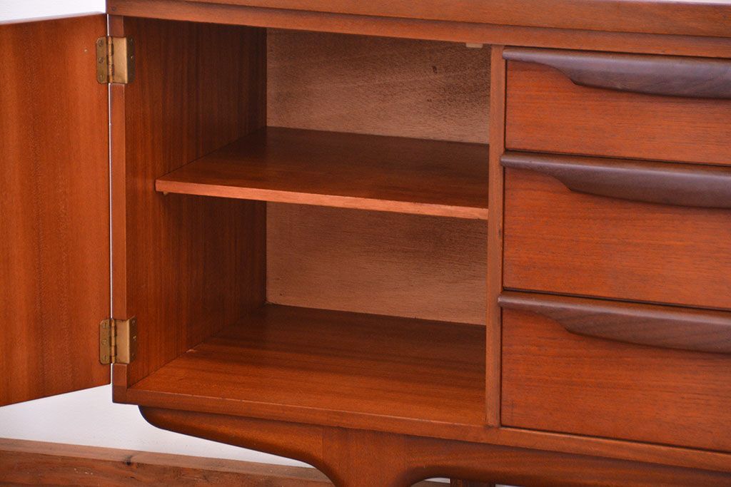 北欧家具 ビンテージ　チーク材　サイドボード(リビングボード)