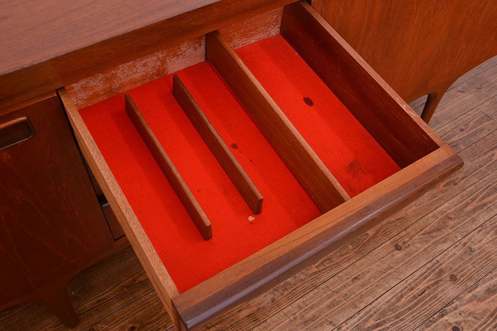 北欧家具 ビンテージ　チーク材　サイドボード(リビングボード)