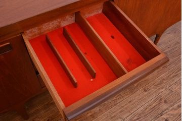 北欧家具 ビンテージ　チーク材　サイドボード(リビングボード)