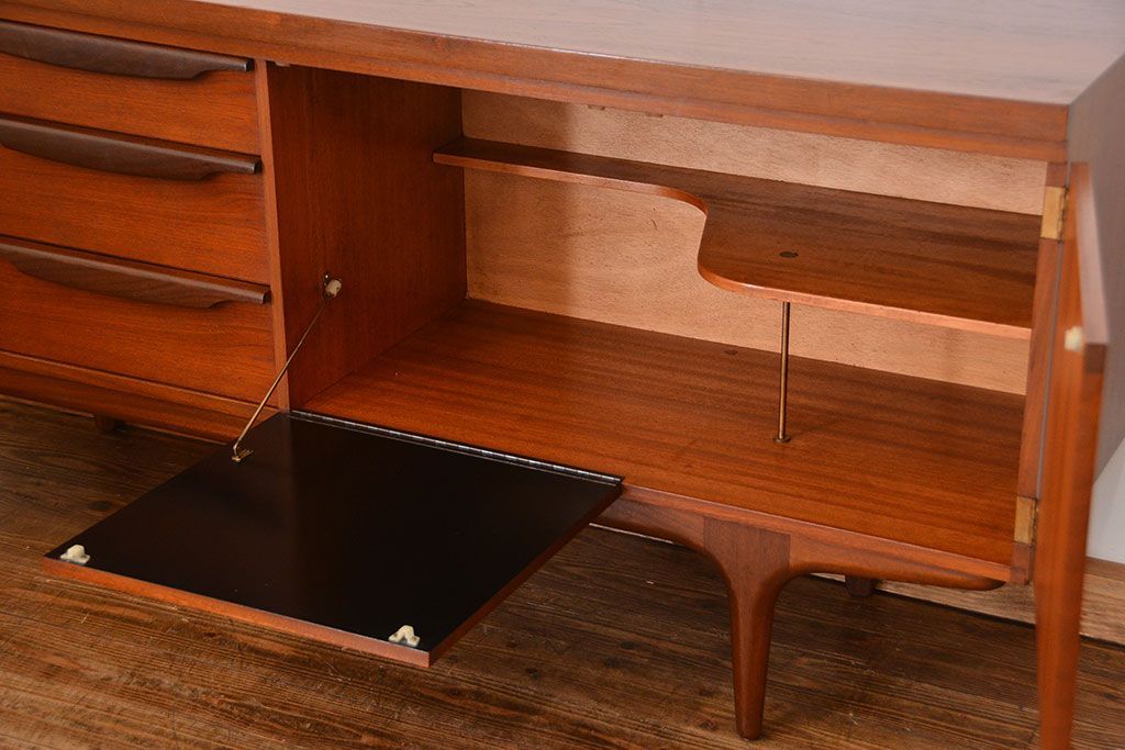 北欧家具 ビンテージ　チーク材　サイドボード(リビングボード)