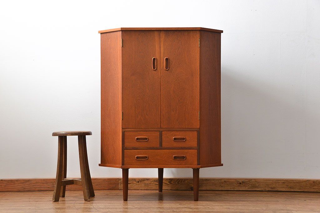 北欧家具 ビンテージ　チーク材　コーナーキャビネット(収納棚)