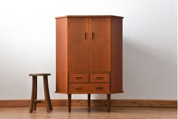 北欧家具 ビンテージ　チーク材　コーナーキャビネット(収納棚)