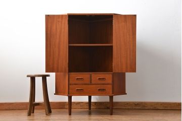 北欧家具 ビンテージ　チーク材　コーナーキャビネット(収納棚)